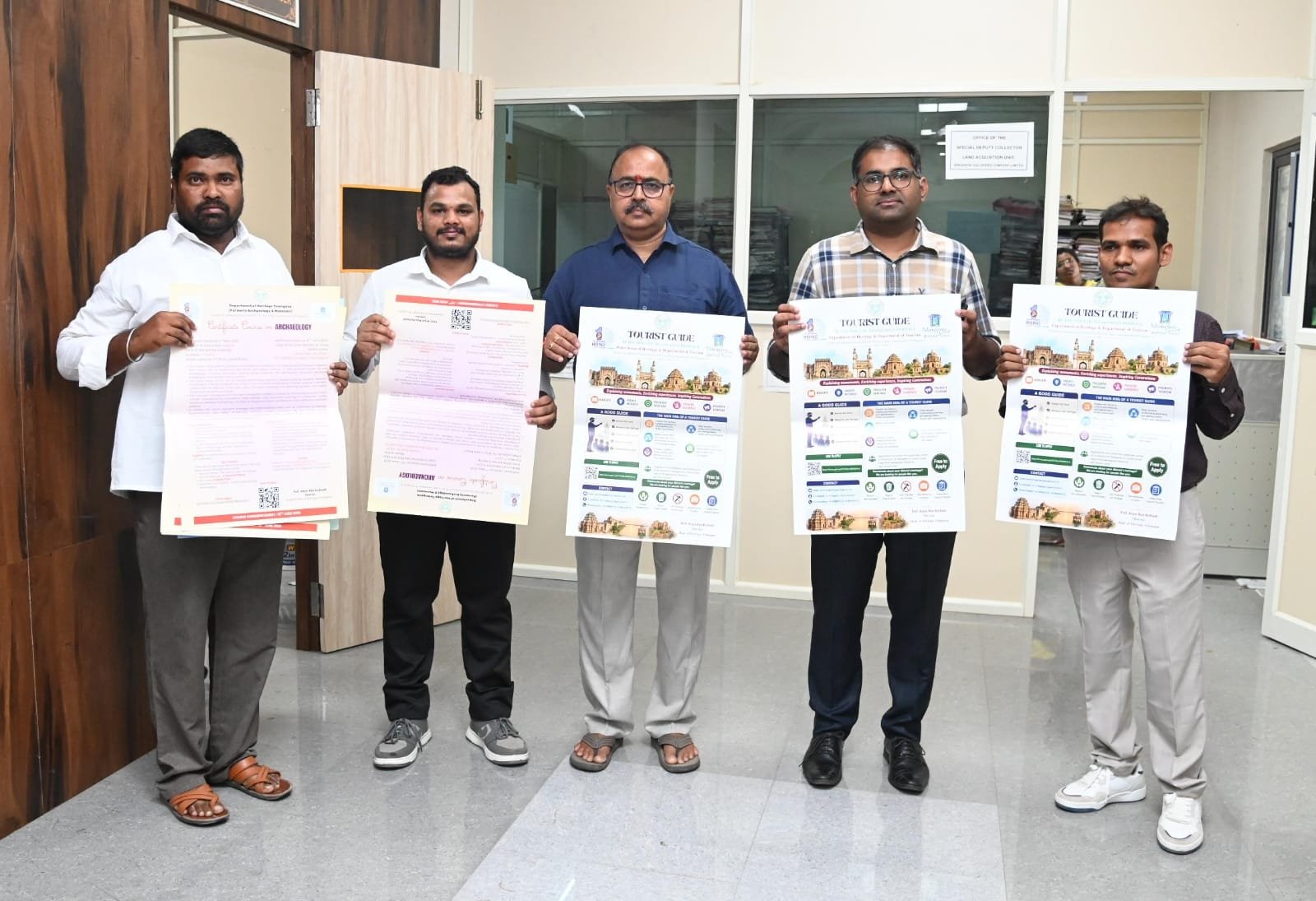 ​జూన్ 15 లోపు ఆసక్తి గల పౌరులు సభ్యులుగా చేరాలి  టూరిజం గైడ్ పోస్టర్ ను ఆవిష్కరించిన జిల్లా కలెక్టర్
